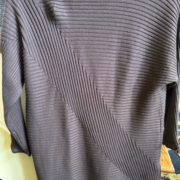 Chico’s Beautiful Brown Round neck sweater. EUC . Soft Size 0 Rayon/Polyester - Picture 5 of 7